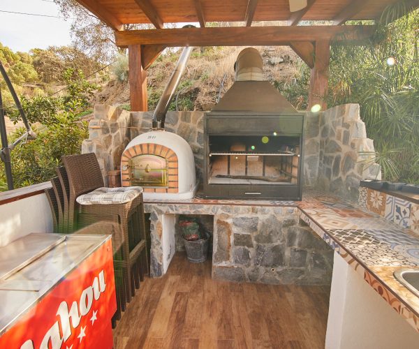 Exterior de villa vacacional en Torrox con barbacoa